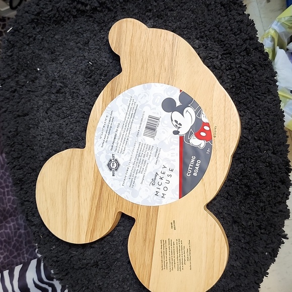 Mickey Mouse cutting board. - Picture 2 of 3